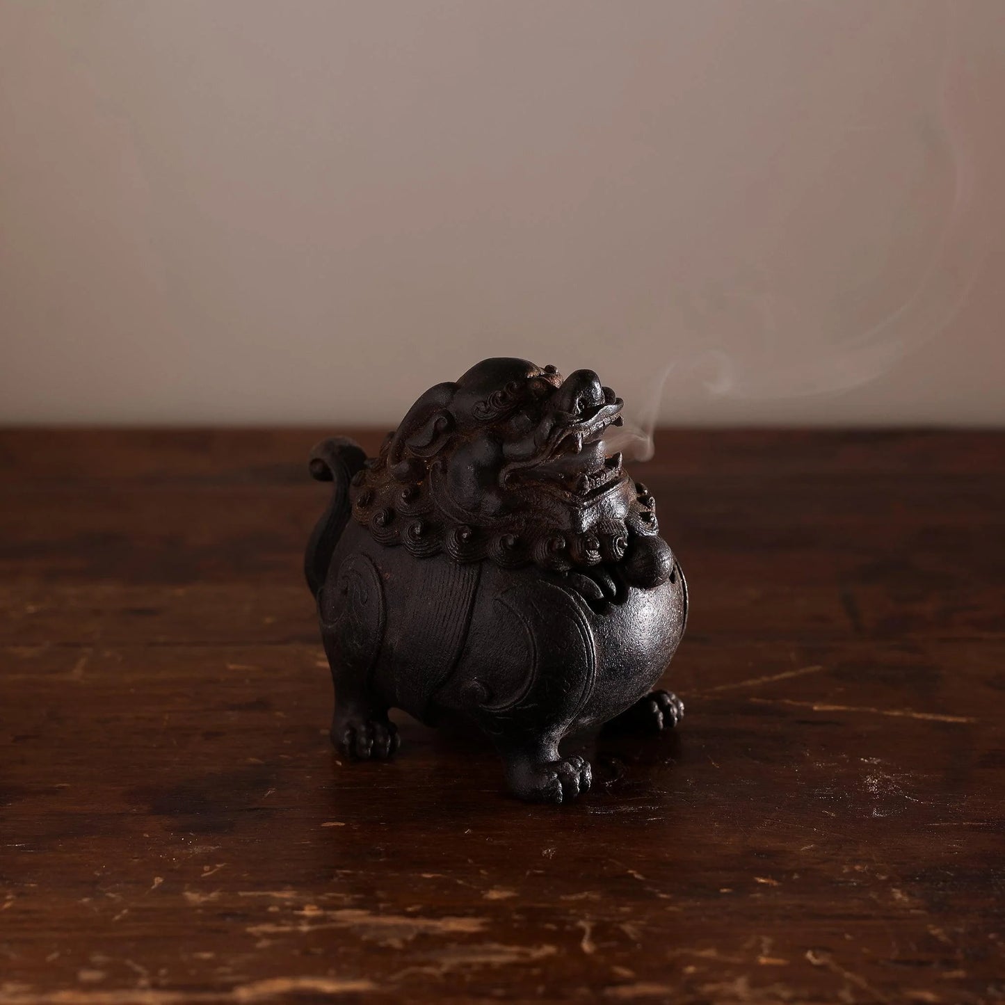 Suanni Lion Cast Iron Incense Burner – Chinese Mythical Lion Incense Holder for Sticks and Powder, Decorative Meditation Accessory